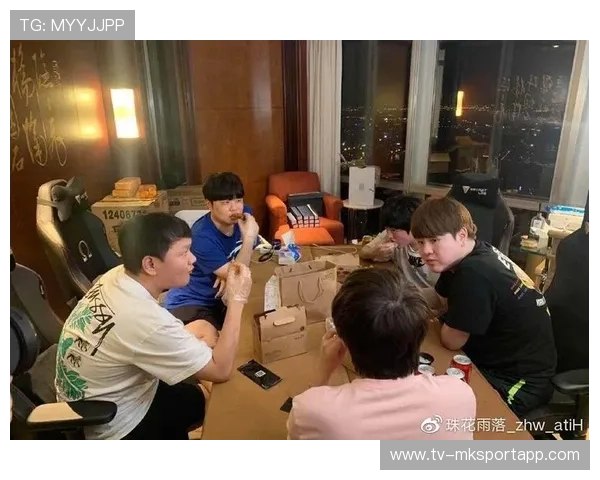 卡西利亚斯与老友重聚,画面暖心 卡西利亚斯与老友重聚,画面暖心